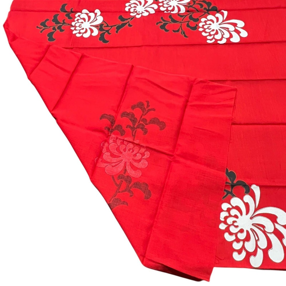 Alfred Shaheen Fabric Hand Printed in Hawaii Red w/White Chrysanthemums 44 x 52 - Picture 4 of 9